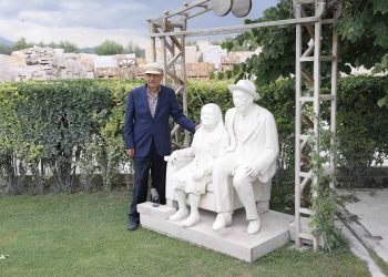 Koloninin Başında Koca Bir Çınar: Nihat Kömürcüoğlu