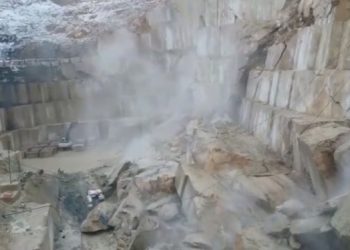 Tonlarca mermer saniyeler içerisinde un ufak oldu