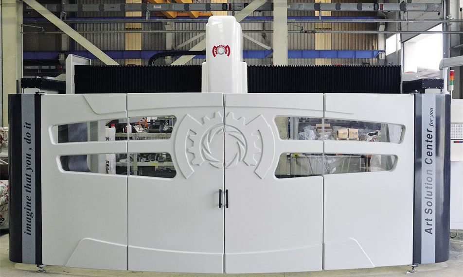 An easy to use machine with ergonomic structure and solid form! KKM 625 CNC
