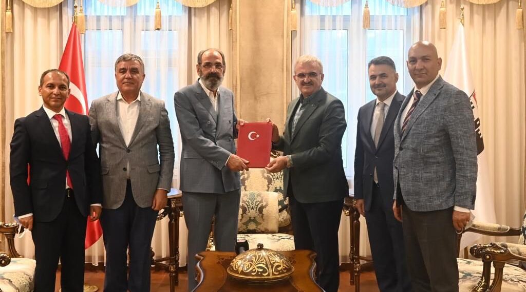 Hayırsever iş insanı Raif Türk’ten eğitime büyük destek