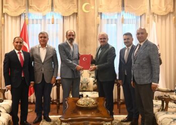 Hayırsever iş insanı Raif Türk’ten eğitime büyük destek
