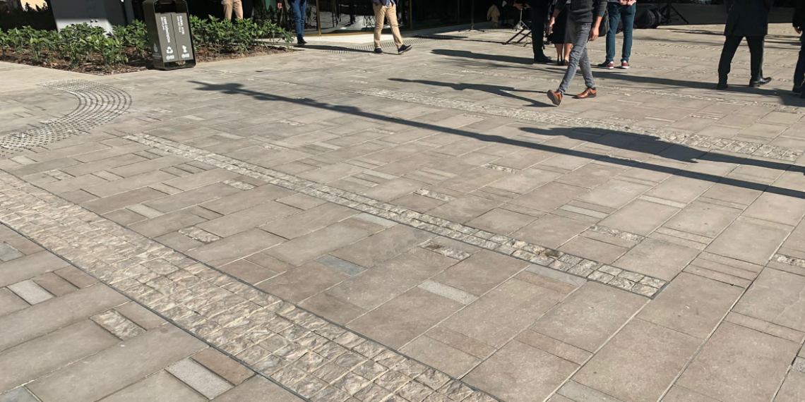 Şehrin ortasındaki doğa esintisi: Cappuccino ve Antique Stone