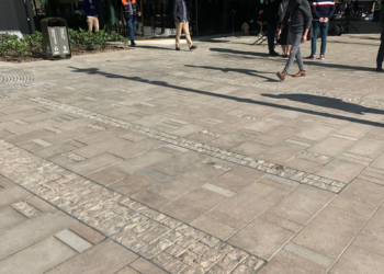 Şehrin ortasındaki doğa esintisi: Cappuccino ve Antique Stone