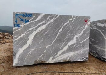 Lacivertin griye dokunuşu: Cyprus Gray