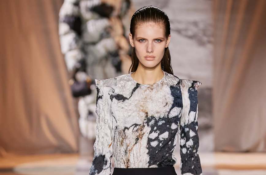 Roberto Cavalli’nin sonbahar 2024 koleksiyonu: Mermerin büyüsüne bir övgü
