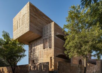 Sandstone house: A design example from tradition to future