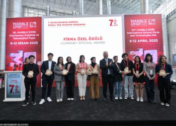 Doğaltaşa hayat veren genç tasarımcılar ödüllerini aldı