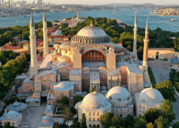 Taşlara işlenmiş bir imparatorluk: AYASOFYA
