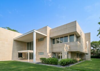 Sakin modernizmin yansıması: Lakhani Villa  