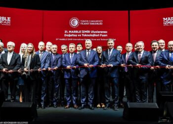 Doğal taşın kalbi İzmir’de atıyor